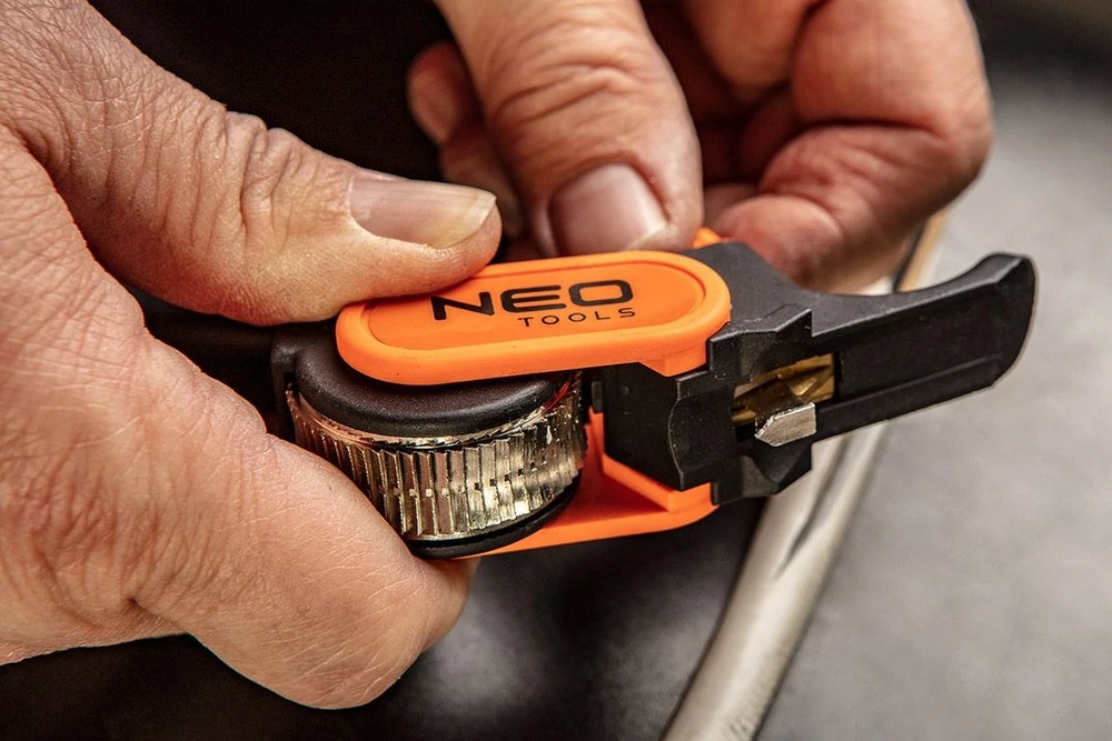 NEO tools 01-400 replės kabelių izoliacijai nuimti