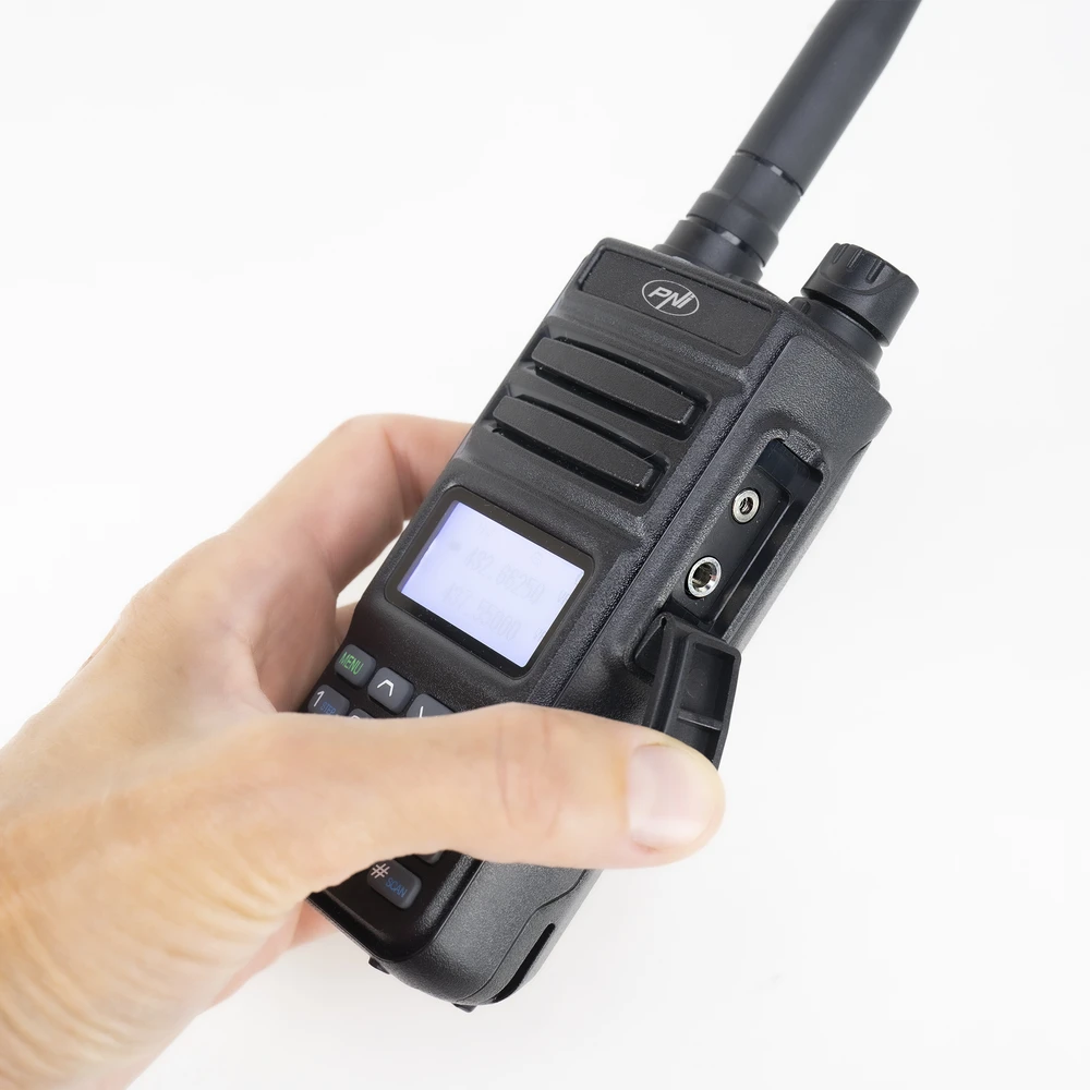 Nešiojama VHF / UHF radijo stotelė PNI P15UV dviejų dažnių, 144-146MHz / 430-440Mhz, 999 kanalų, su 1500 mAh baterija