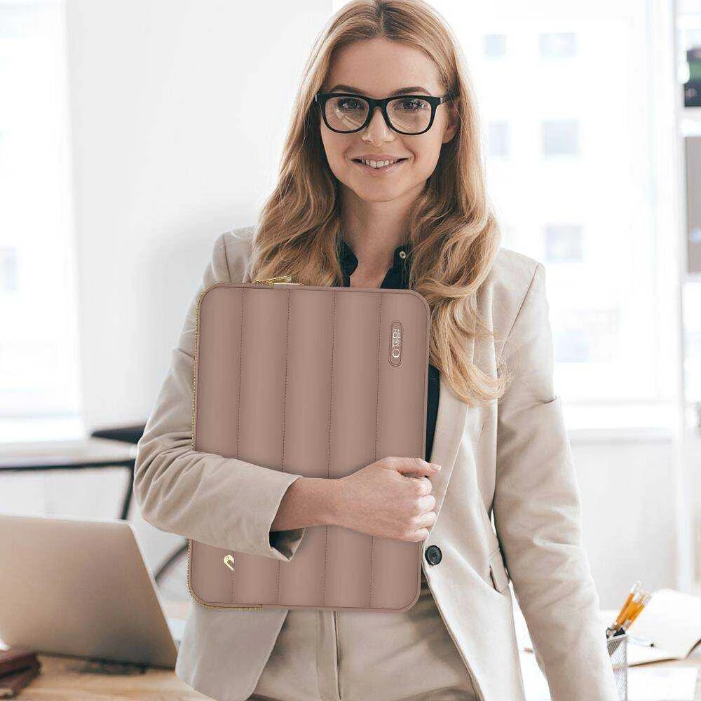 Nešiojamo kompiuterio dėklas 15″ – 16″ Tech-Protect Puffy Walnut