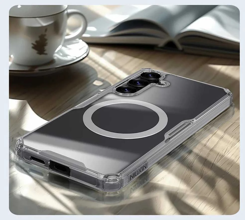 „Nillkin Nature TPU Pro“ magnetinis dėklas, skirtas „MagSafe“ telefonui „Samsung S25“ (baltas)