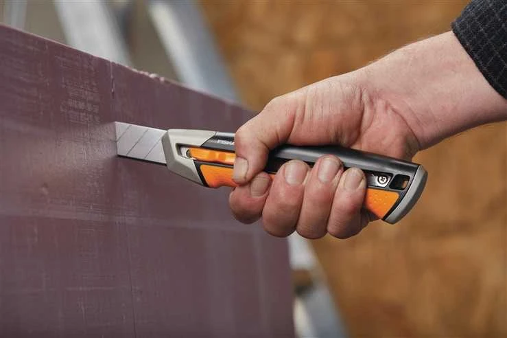 Fiskars CarbonMax peilis laužomais ašmenimis 25mm
