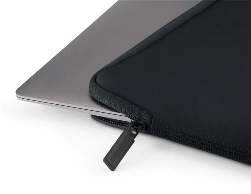 Pipetto Classic Fit dėklas, juodos spalvos – Apple MacBook Air 15