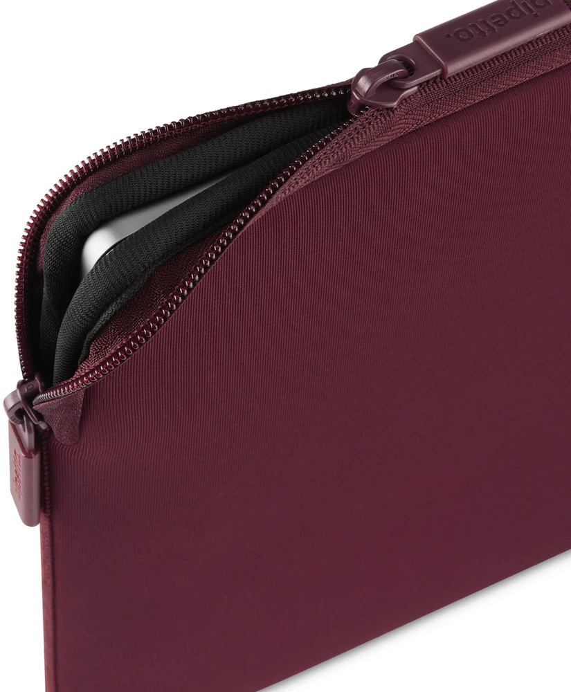 „Pipetto Classic Fit“ dėklas, bordo spalvos – „Apple MacBook Neo 13“ (A18 Pro)