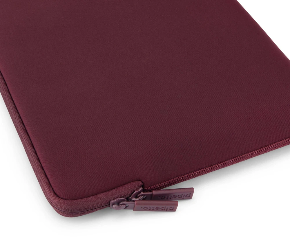 „Pipetto Classic Fit“ dėklas, bordo spalvos – „Apple MacBook Neo 13“ (A18 Pro)