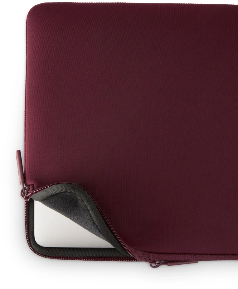 „Pipetto Classic Fit“ dėklas, bordo spalvos – „Apple MacBook Neo 13“ (A18 Pro)