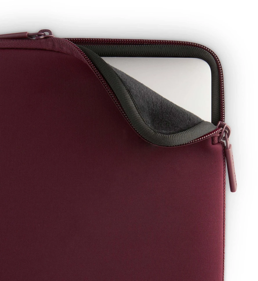 „Pipetto Classic Fit“ dėklas, bordo spalvos – „Apple MacBook Neo 13“ (A18 Pro)