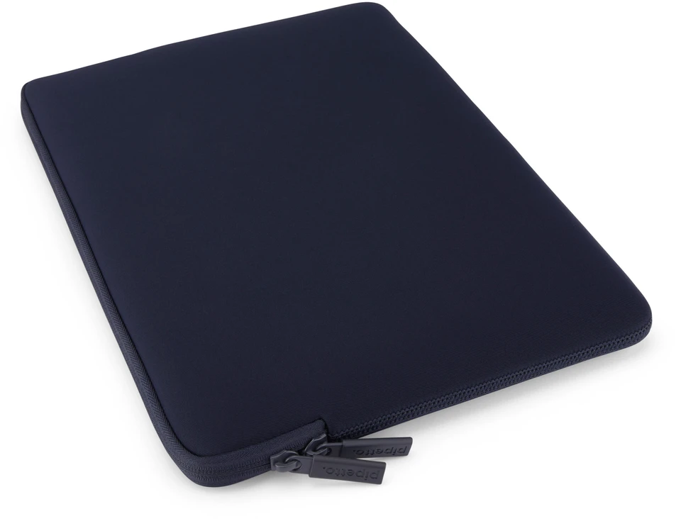 Pipetto Classic Fit Sleeve, dark mėlynas – Apple MacBook Neo 13 (A18 Pro)