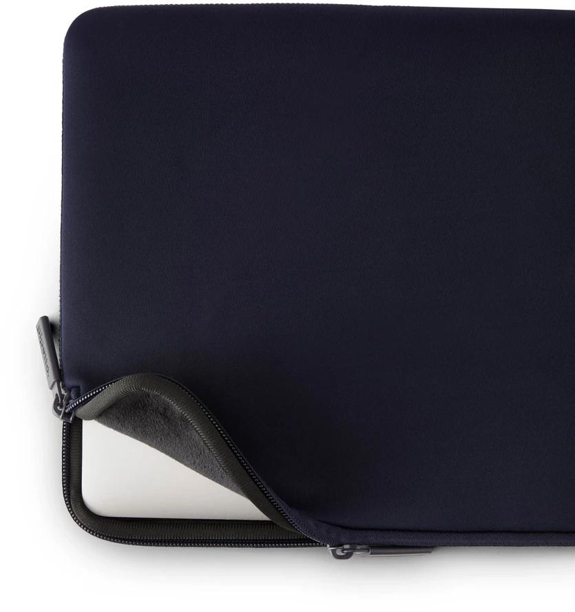 Pipetto Classic Fit Sleeve, dark mėlynas – Apple MacBook Neo 13 (A18 Pro)
