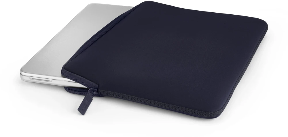 Pipetto Classic Fit Sleeve, dark mėlynas – Apple MacBook Neo 13 (A18 Pro)