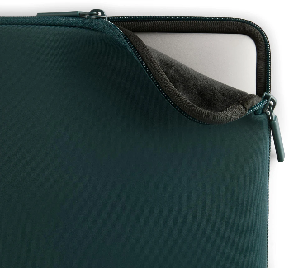 „Pipetto Classic Fit“ dėklas, tamsiai žalsvai mėlynas – „Apple MacBook Neo 13“ (A18 Pro)