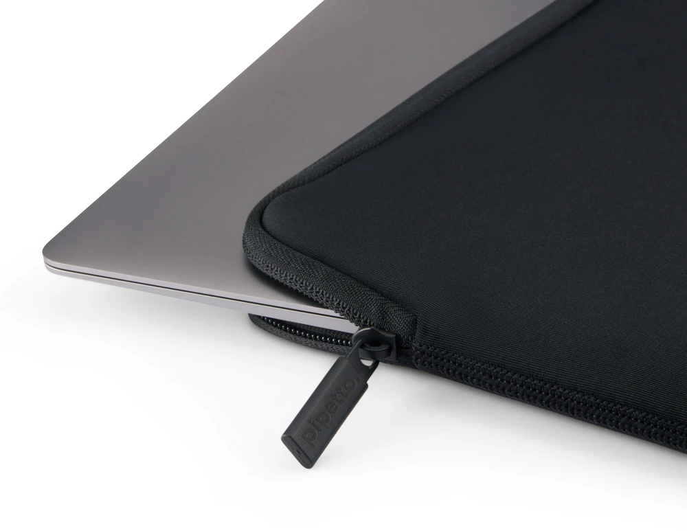 Pipetto Classic Fit Sleeve, juodas – Apple MacBook Pro 16