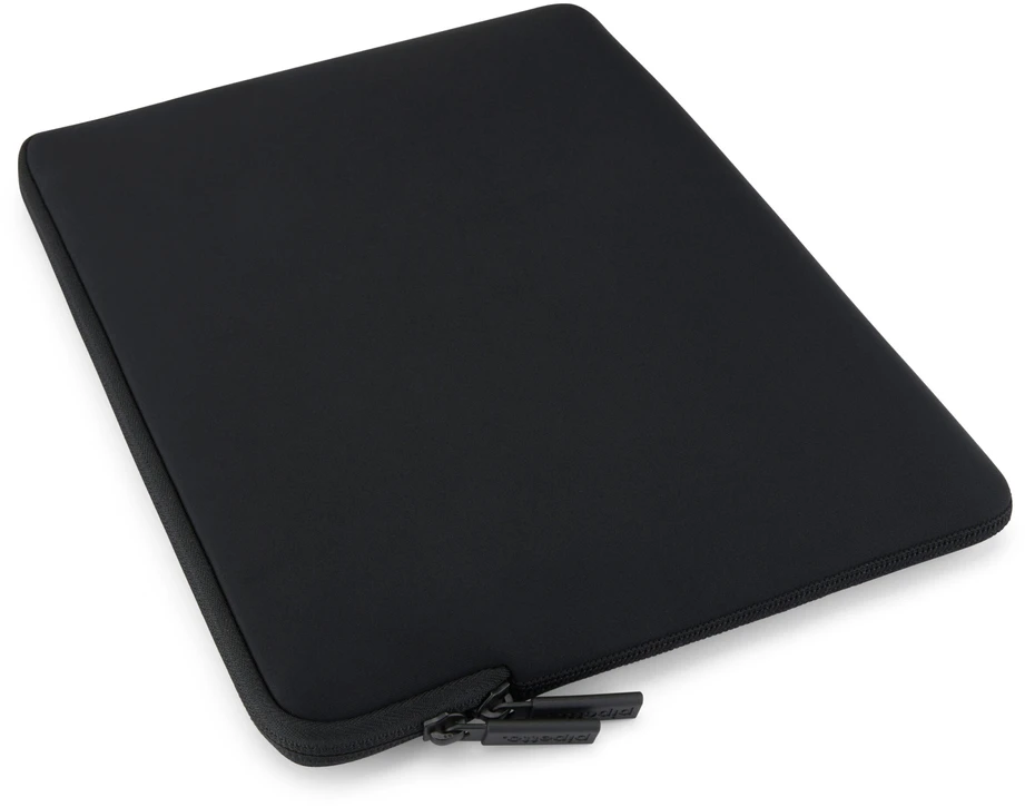 Pipetto Classic Fit Sleeve, juodas – Apple MacBook Neo 13 (A18 Pro)