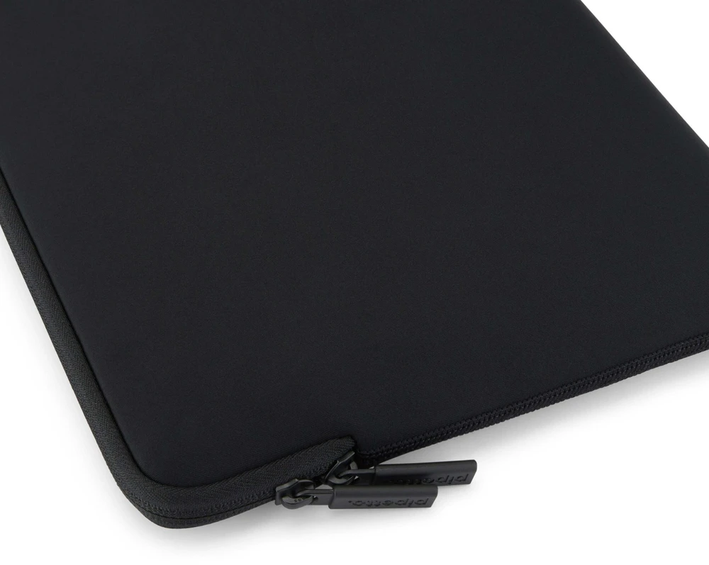 Pipetto Classic Fit Sleeve, juodas – Apple MacBook Neo 13 (A18 Pro)