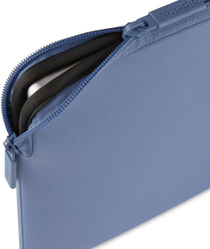 „Pipetto Classic Fit“ dėklas, levandų spalvos – „Apple MacBook Neo 13“ (A18 Pro)