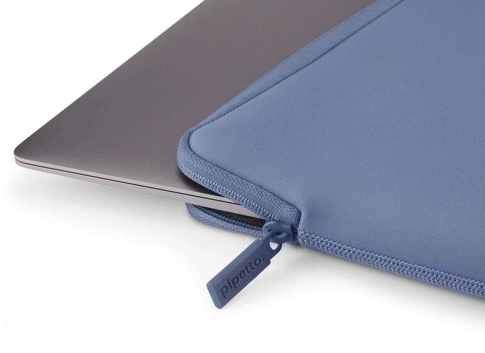 „Pipetto Classic Fit“ dėklas, levandų spalvos – „Apple MacBook Neo 13“ (A18 Pro)
