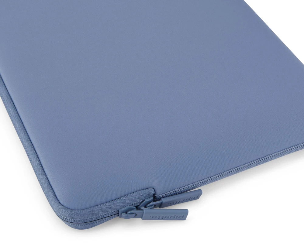 „Pipetto Classic Fit“ dėklas, levandų spalvos – „Apple MacBook Neo 13“ (A18 Pro)