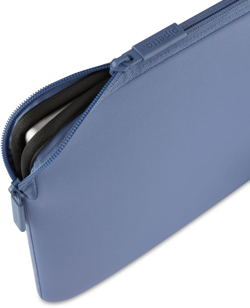 „Pipetto Classic Fit“ dėklas, levandų spalvos – „Apple MacBook Neo 13“ (A18 Pro)