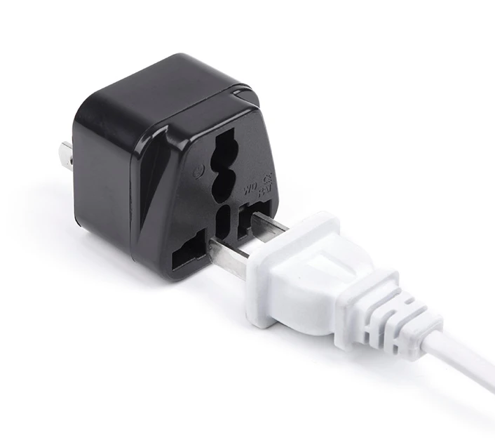 PNI 220V kištukinis adapteris iš Europos į JK