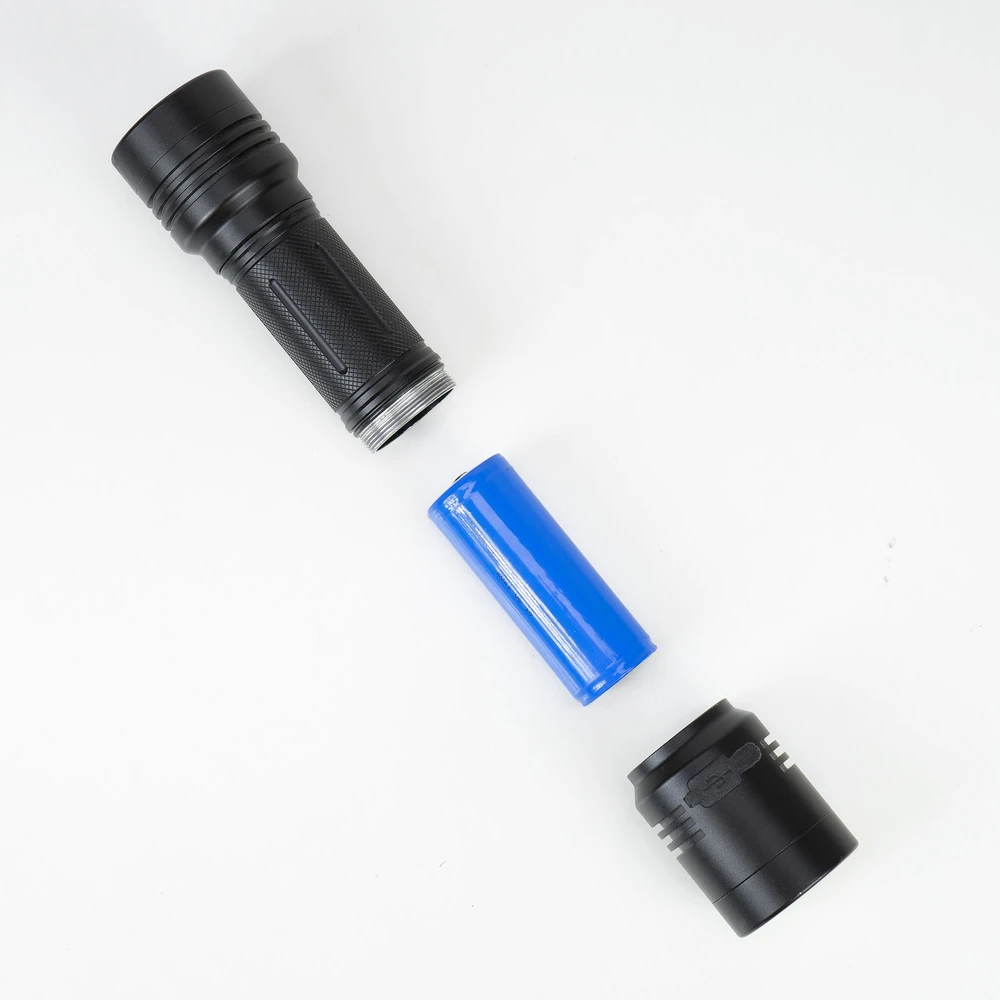 PNI Adventure F200 aliumininis dvigubas žibintuvėlis su LED, 4000mAh baterija ir pridedamu „Sticky Pad Flag“