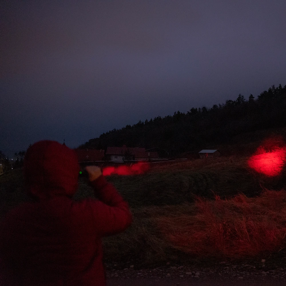 PNI Adventure F300 žibintuvėlio rinkinys su 3 spalvų LED, balta, raudona, žalia, maks. 10W, IPX6 ir pridedamu lipniu vėliavėlės laikikliu