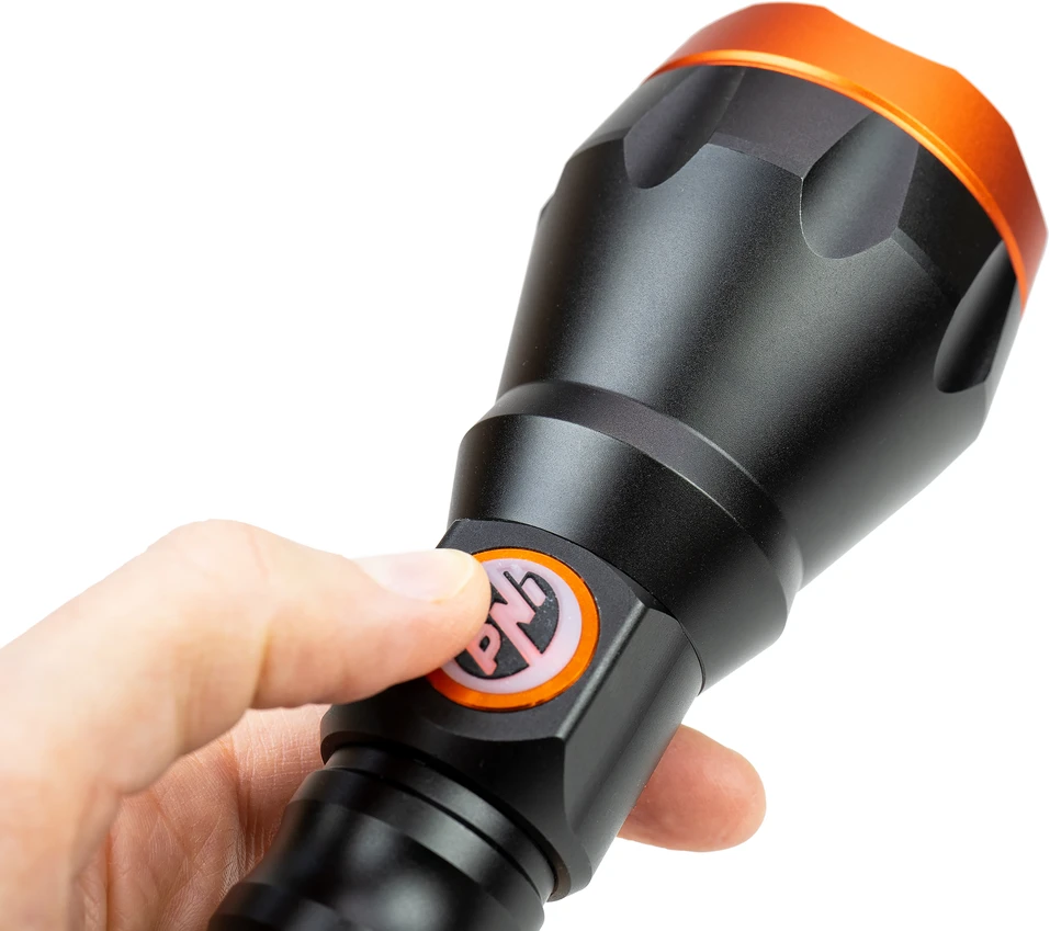 PNI Adventure F550 Crystal LED žibintuvėlis, 10W, aliuminis, 500lm, iki 700m, 4000mAh, IPX6, su pridedamu PNI CHG300 maitinimo šaltiniu