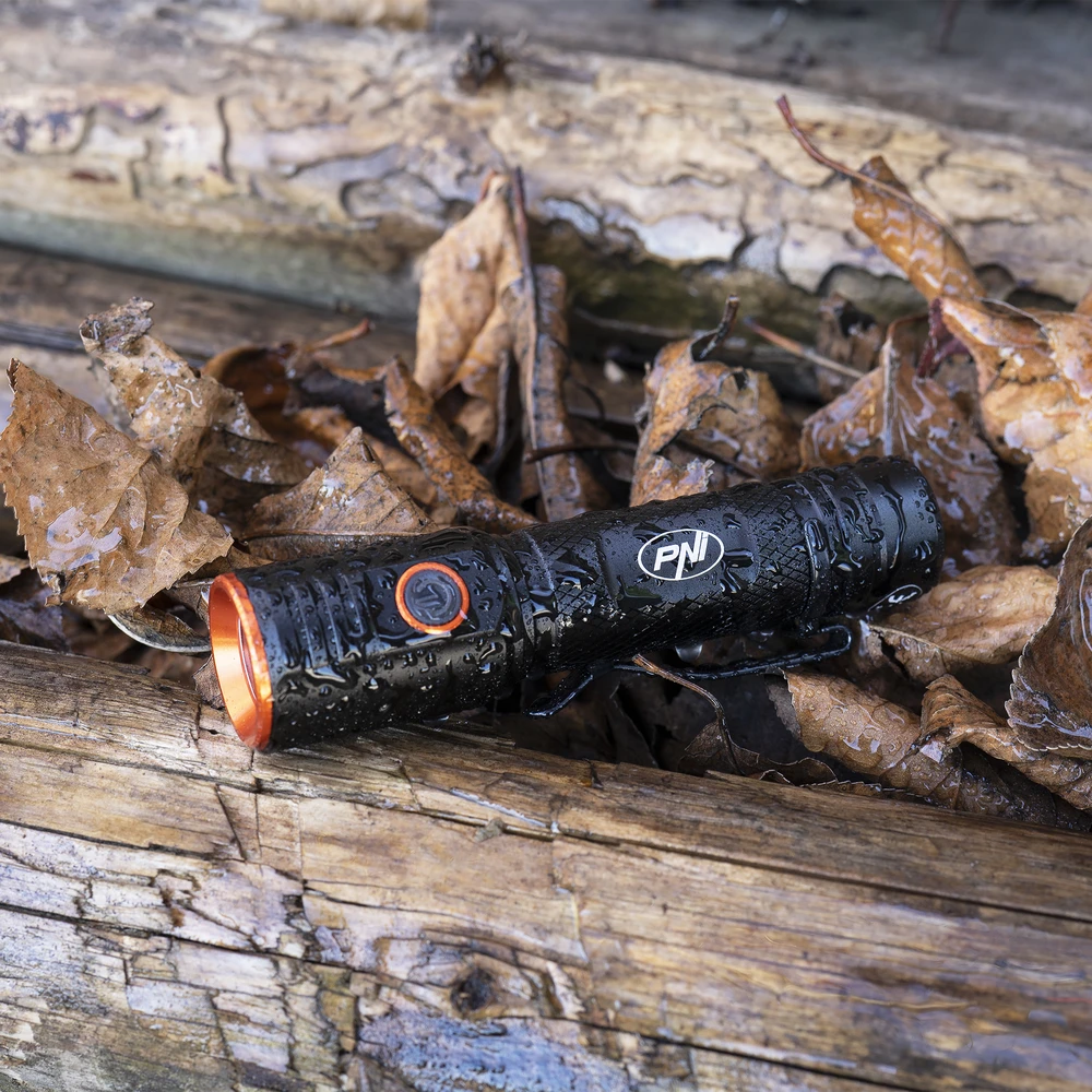 PNI Adventure F650 LED žibintuvėlis su 20W LED, 2000lm, aliuminis, IPX6, baterija pridedama, USB C tipo įkrovimas