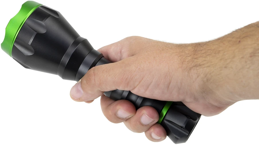 PNI Adventure F750 aliumininis žibintuvėlis su žalia šviesa, LED 10W, 500 lm, iki 850 m, IP44, komplekte 4000mAh baterija, įkrovimas per USB Type-C, žalia šviesa puikiai tinka medžioklei