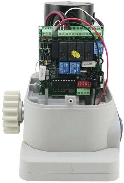 PNI AP800D vartų automatikos komplektas, kurį sudaro 4 m metalinis krumpliastiebis, fotoelementai, nuotolinio valdymo pultas, signalinė lemputė, 230V variklis, 1100 N jėga ir 800 kg stumdomiems vartams