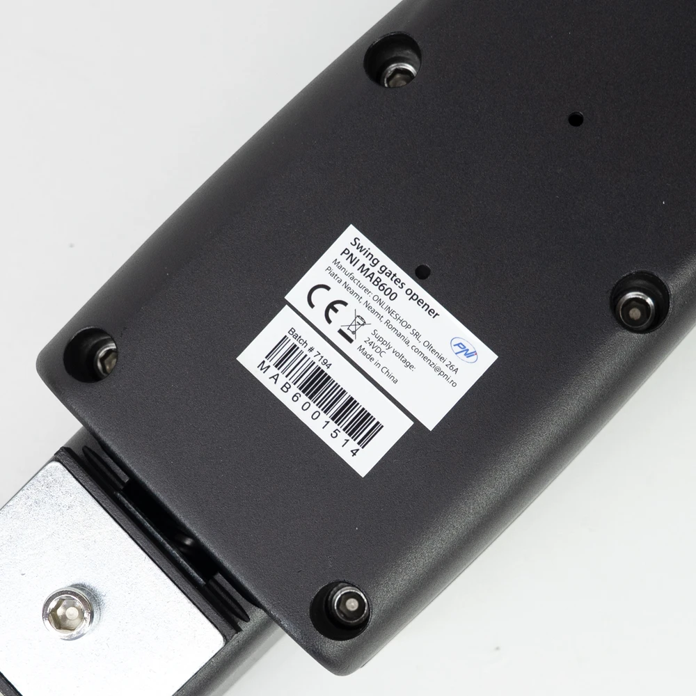 PNI MAB600 varstomų vartų automatikos komplektas su 2 varikliais, lempute, fotoelementais, nuotolinio valdymo pulteliais ir valdymo pultu, vartų ilgis iki 2 x 3 m, vartų svoris iki 600 kg, su eigos ribotuvu.