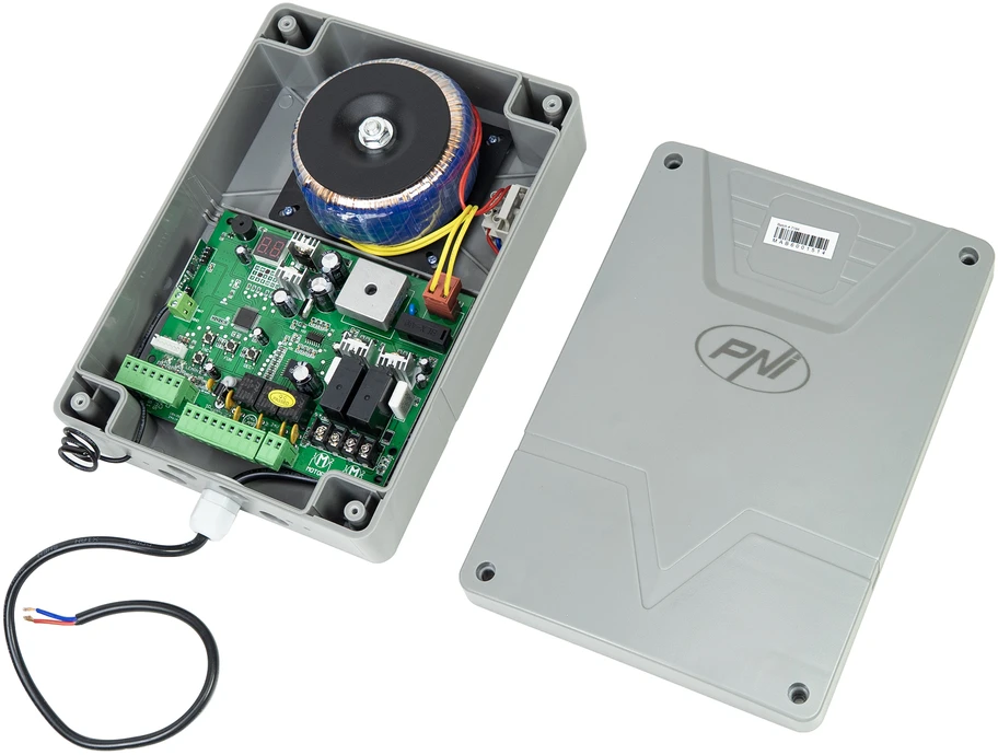 PNI MAB600 varstomų vartų automatikos komplektas su 2 varikliais, lempute, fotoelementais, nuotolinio valdymo pulteliais ir valdymo pultu, vartų ilgis iki 2 x 3 m, vartų svoris iki 600 kg, su eigos ribotuvu.