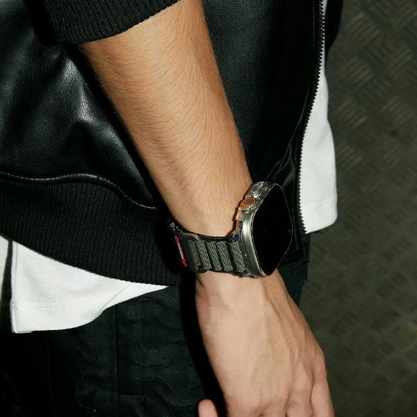 „Skinarma Band Kobu Apple Watch Ultra“ 49/45/44 mm, alyvuogių spalvos