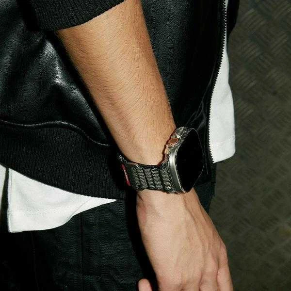 „Skinarma Band Kobu Apple Watch Ultra“ 49/45/44 mm, alyvuogių spalvos