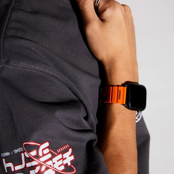 „Skinarma Band Shokku Apple Watch 49/45/44mm“ tamsiai alyvuogių spalvos