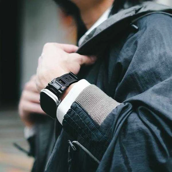 „Skinarma“ titano dirželis „Apple Watch Ultra“, 49 mm, oranžinis