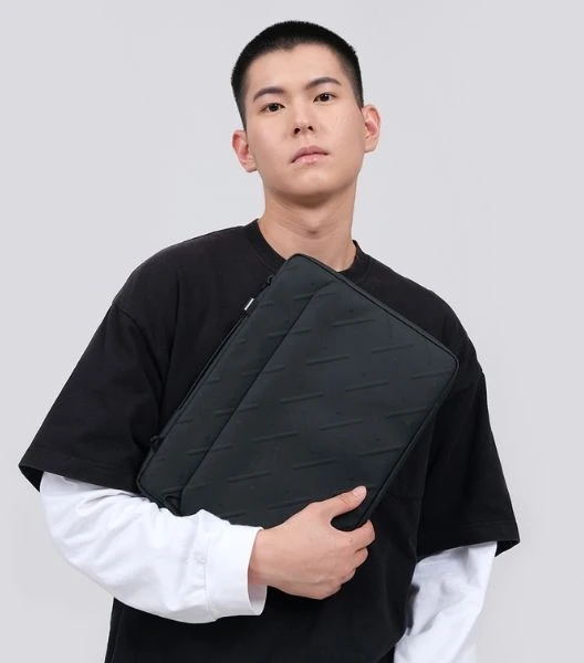Skinarma Bag Juno laptop sleeve 14″ navy