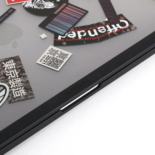 Skinarma dėklas Henko MacBook Pro 14″ (2021-2023) matinis skaidrus