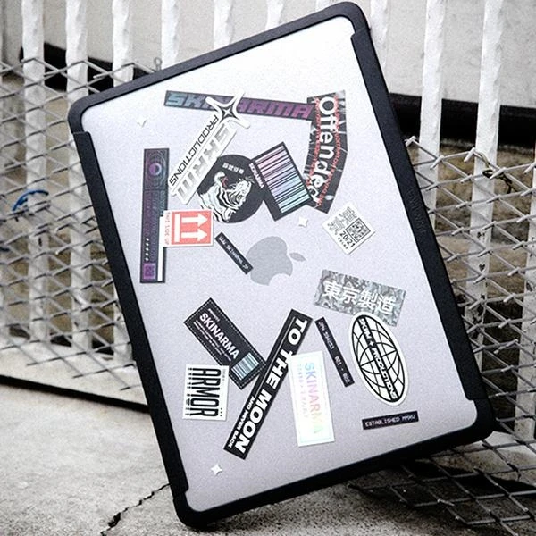 Skinarma dėklas Henko MacBook Pro 14″ (2021-2023) matinis skaidrus