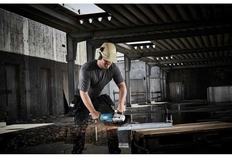 Makita GA9020SF02 Kampinis šlifuoklis, 2200 W, 230 mm, 5,8kg, antivibracinė šoninė rankena, super flanšas