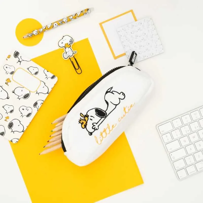 Snoopy - pliušinis pieštukų dėklas aksesuarams iš „Lazy Days“ kolekcijos