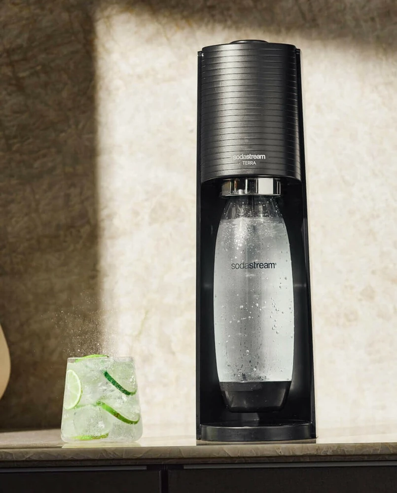 Gazuotų gėrimų gaminimo aparato SodaStream Terra rinkinys, juodas +DOVANA Bubly drops™ persikų skonio SodaStream sirupas