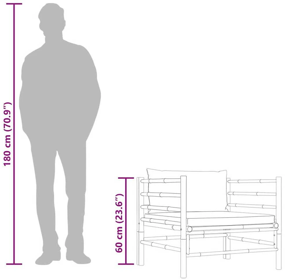 Sodo sofa su kreminėmis pagalvėlėmis, bambukas
