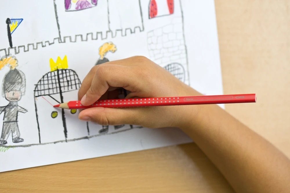 Spalvoti pieštukai Faber-Castell Grip, tribriauniai, 12 spalvų, metalinėje dėžutėje