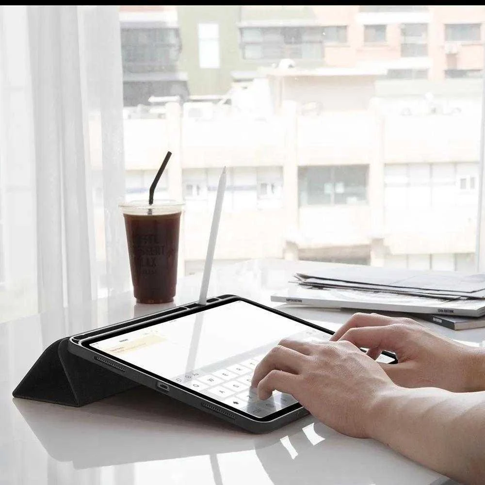Spigen Urban Fit, juodos spalvos – Apple iPad Pro 11″ (2022/2021/2020/2018)