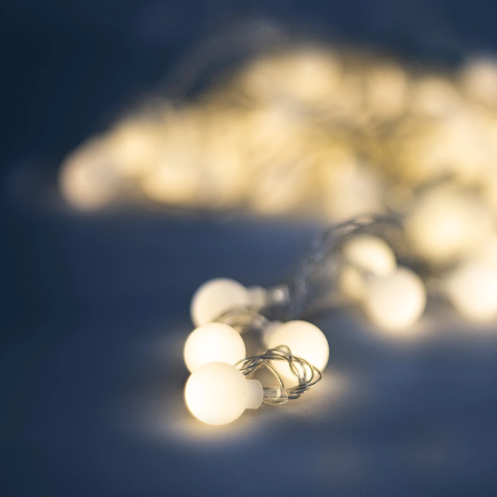Saulės energija įkraunama LED girlianda FROSTED BALLS SFB61 6,5m 30 lempučių šiltai balta Forever Light