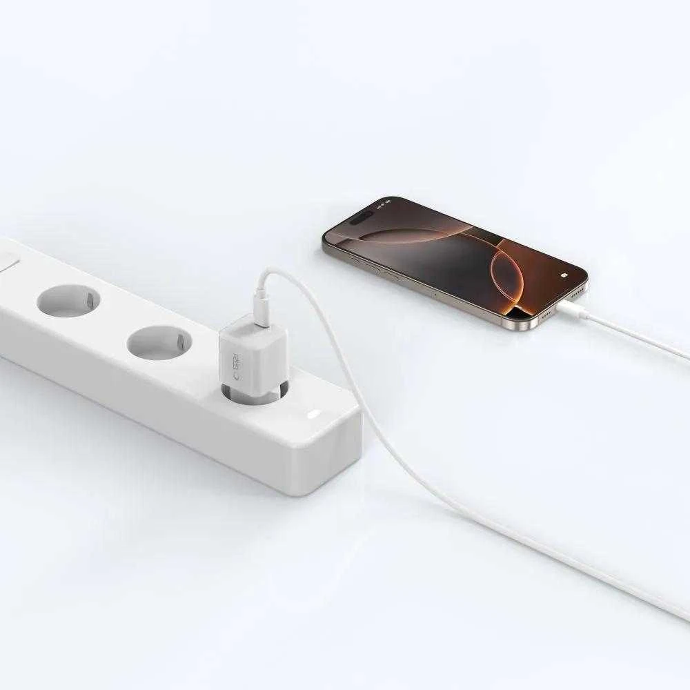 „Tech-Protect NCM25 USB-C PD 25W“ sieninis įkroviklis - Baltas