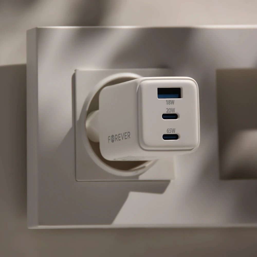 Forever TC-08-65ACC GaN PD QC įkroviklis 2x USB-C 1x USB 65W baltas