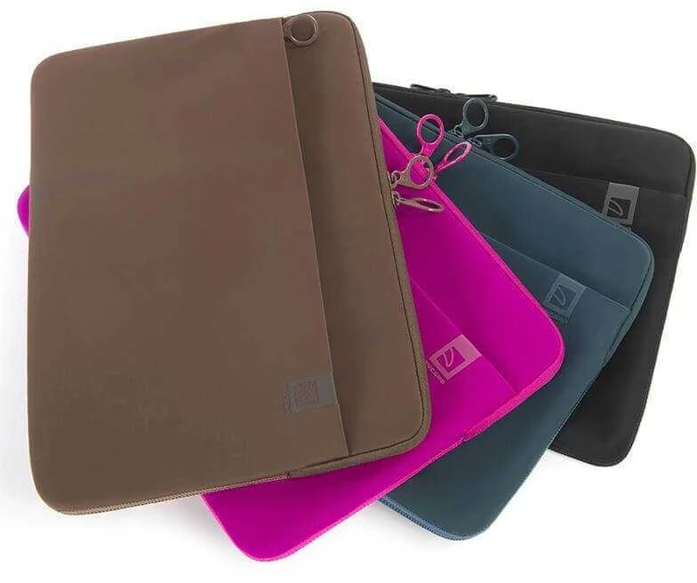 „Tucano Top Second“ dėklas, skirtas „Macbook Pro 13“ (M2/M1/2022–2016) ir „Macbook Air 13“ (M3/M2/2024–2018) kompiuteriams, juodas