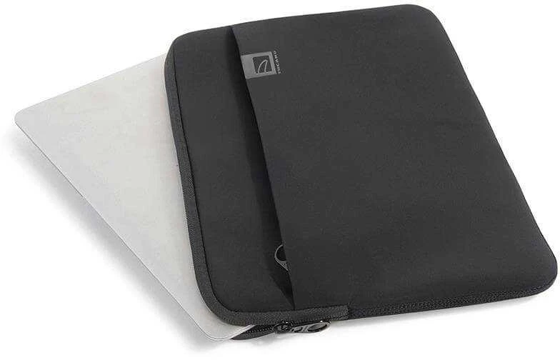 „Tucano Top Second“ dėklas, skirtas „Macbook Pro 13“ (M2/M1/2022–2016) ir „Macbook Air 13“ (M3/M2/2024–2018) kompiuteriams, juodas