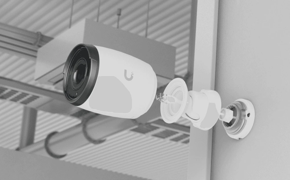 UBIQUITI AI PRO Baltas VIDAUS/LAUKO 4K POE KAMEROS SU 3X OPTINIU PRIartinimu, ILMO ATSTOVIMO IR NAKTINIU RODYMU IR PAtobulintomis DI APTIKROS GALIMYBĖMIS