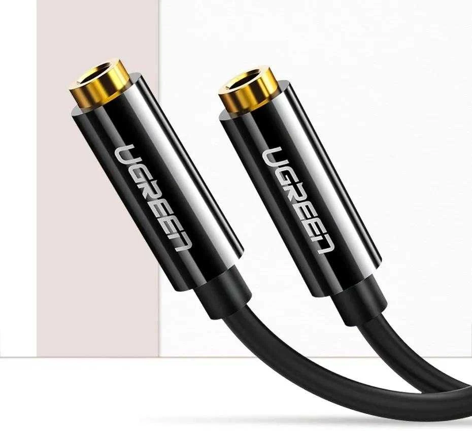 UGREEN AV123 AUX 3.5mm kištukas - 2x 3.5mm lizdai kabelis 0.25m juodas